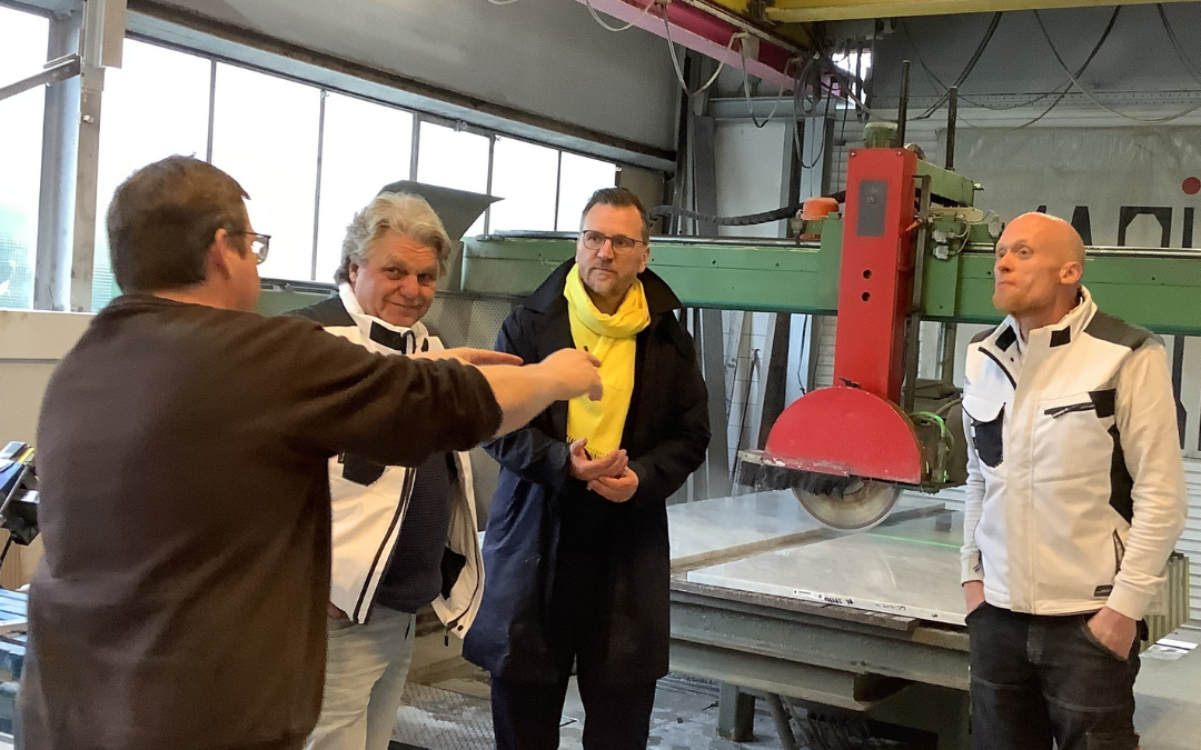 Dirk Hansen besucht MARIUS MegaKeramik & NaturStein GmbH – Wirtschaft stärken, Arbeitsmarkt beleben