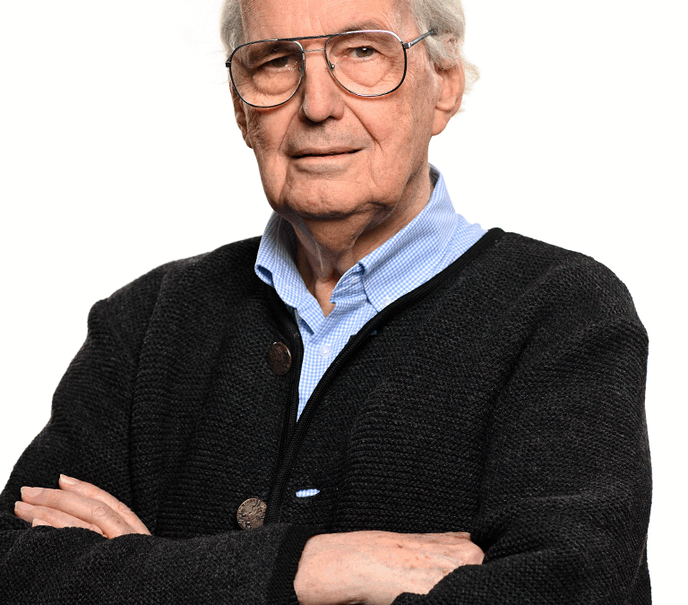 Adressen mit Platten auf Kuverts gestempelt – FDP Mönchengladbach ehrt Peter Dörrenberg für 56 Jahre ehrenamtliches Engagement